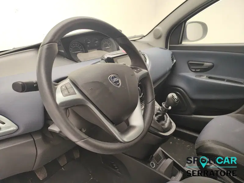 Lancia Ypsilon usata a Como (7)