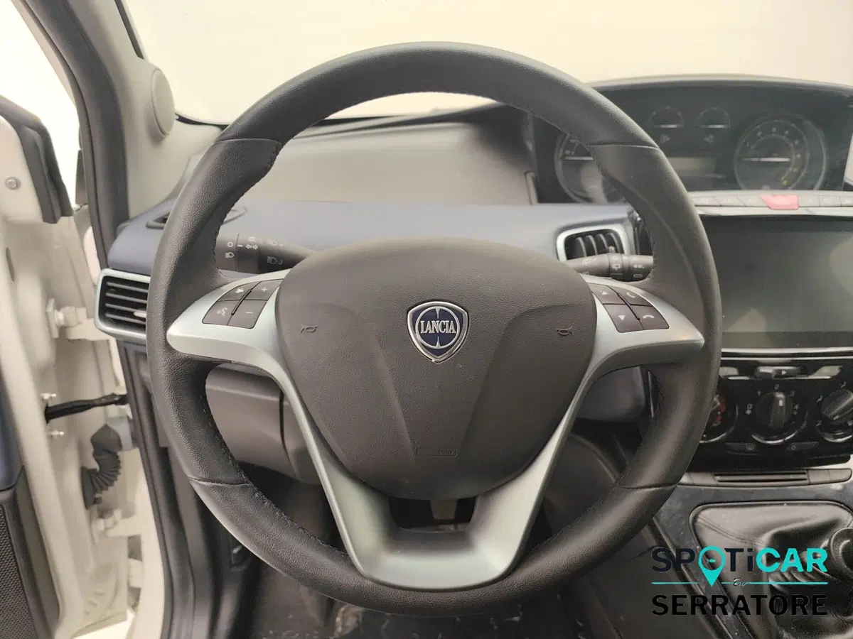 Lancia Ypsilon usata a Como (8)