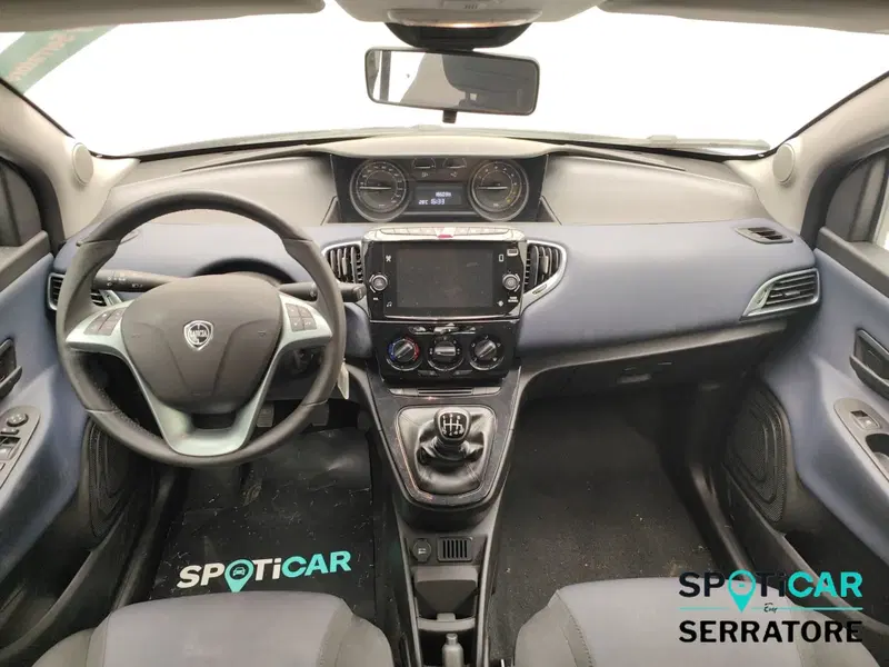Lancia Ypsilon usata a Como (14)