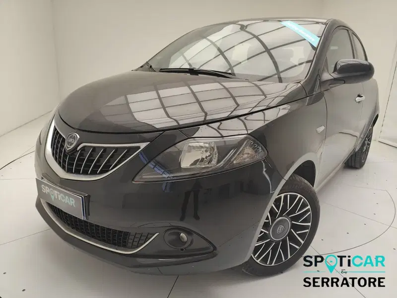 Lancia Ypsilon usata a Como (16)