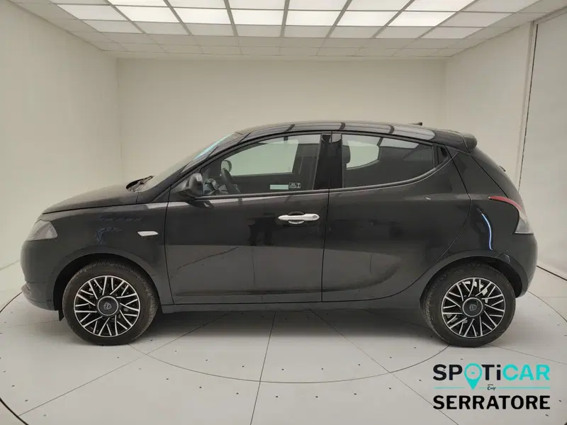 Lancia Ypsilon usata a Como (4)