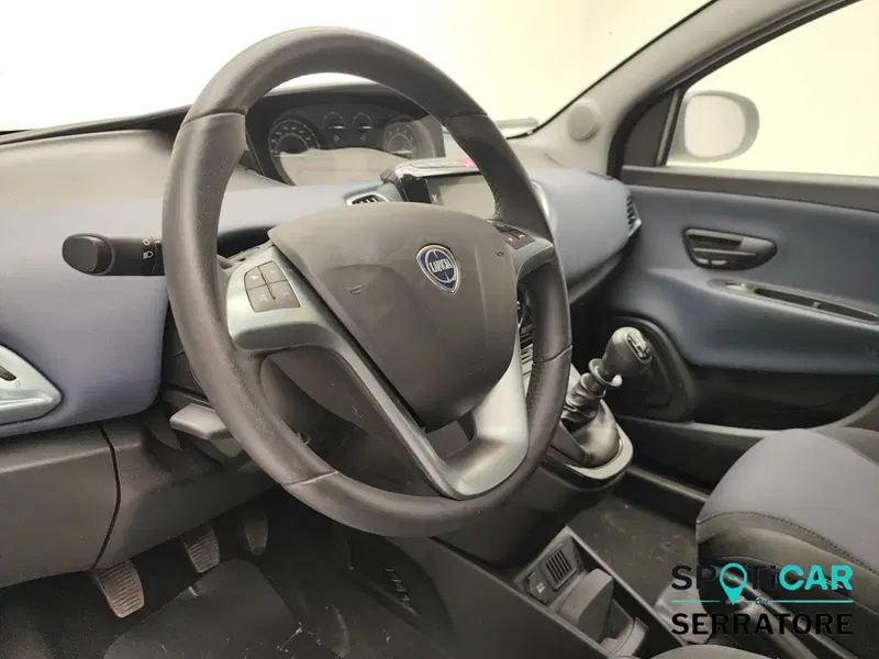 Lancia Ypsilon usata a Como (7)