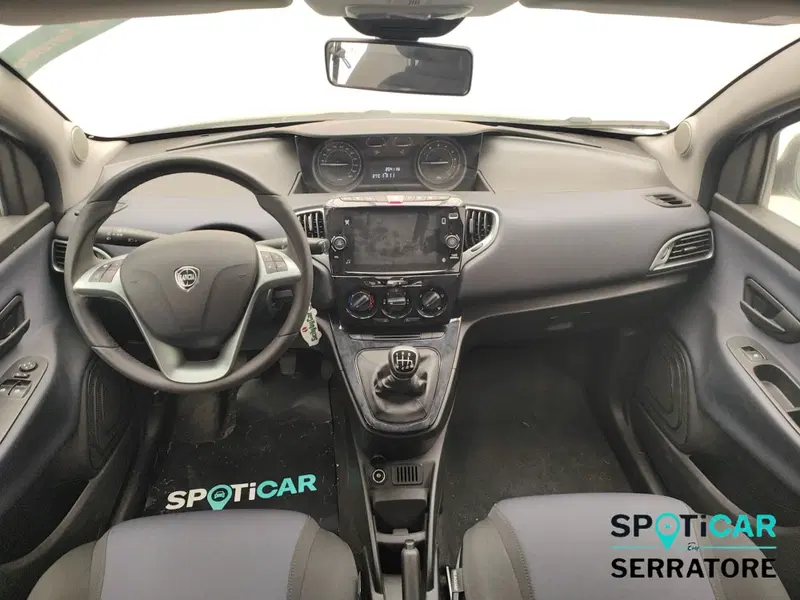 Lancia Ypsilon usata a Como (14)