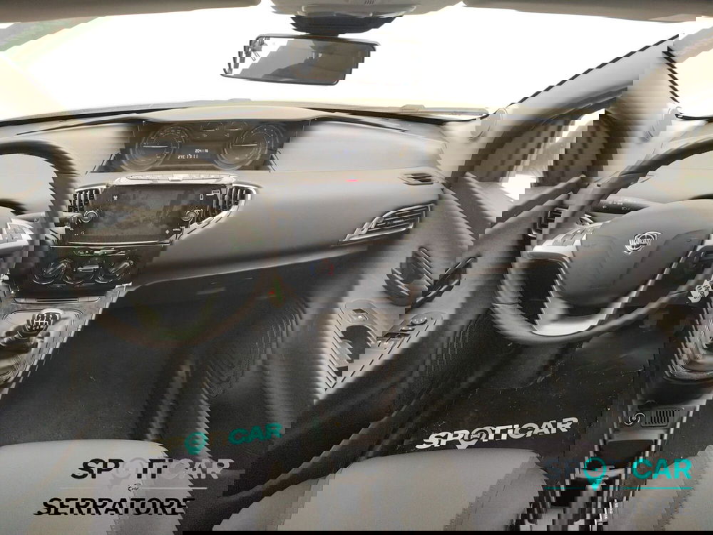 Lancia Ypsilon usata a Como (14)