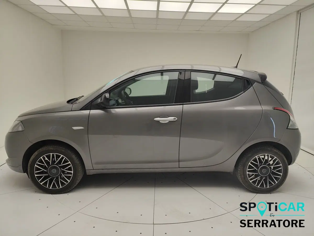 Lancia Ypsilon usata a Como (4)