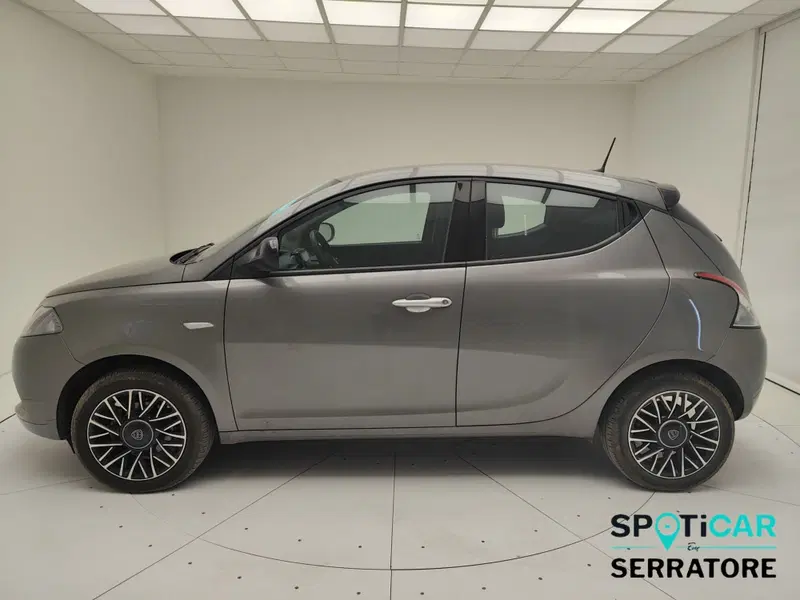 Lancia Ypsilon usata a Como (4)