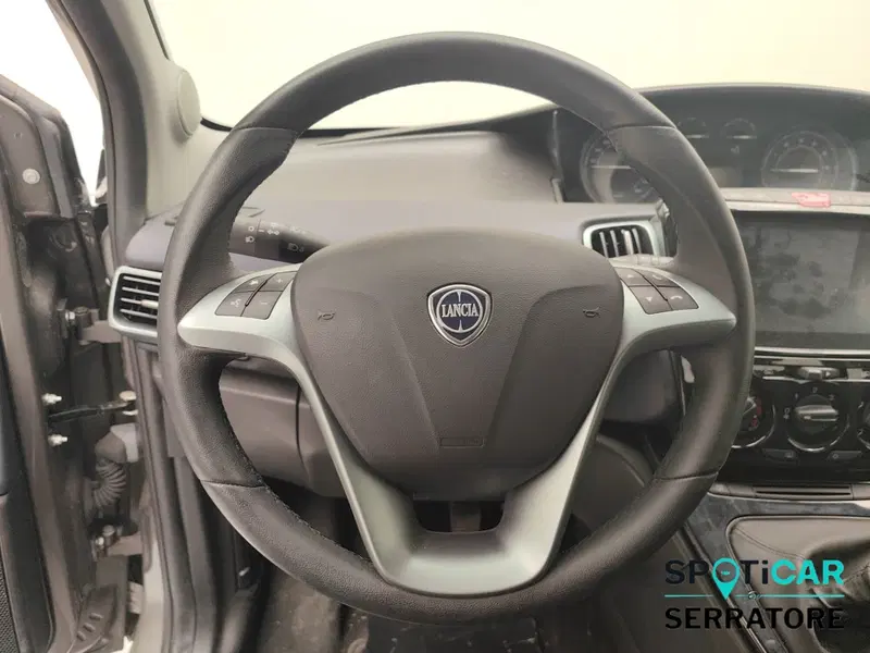 Lancia Ypsilon usata a Como (8)