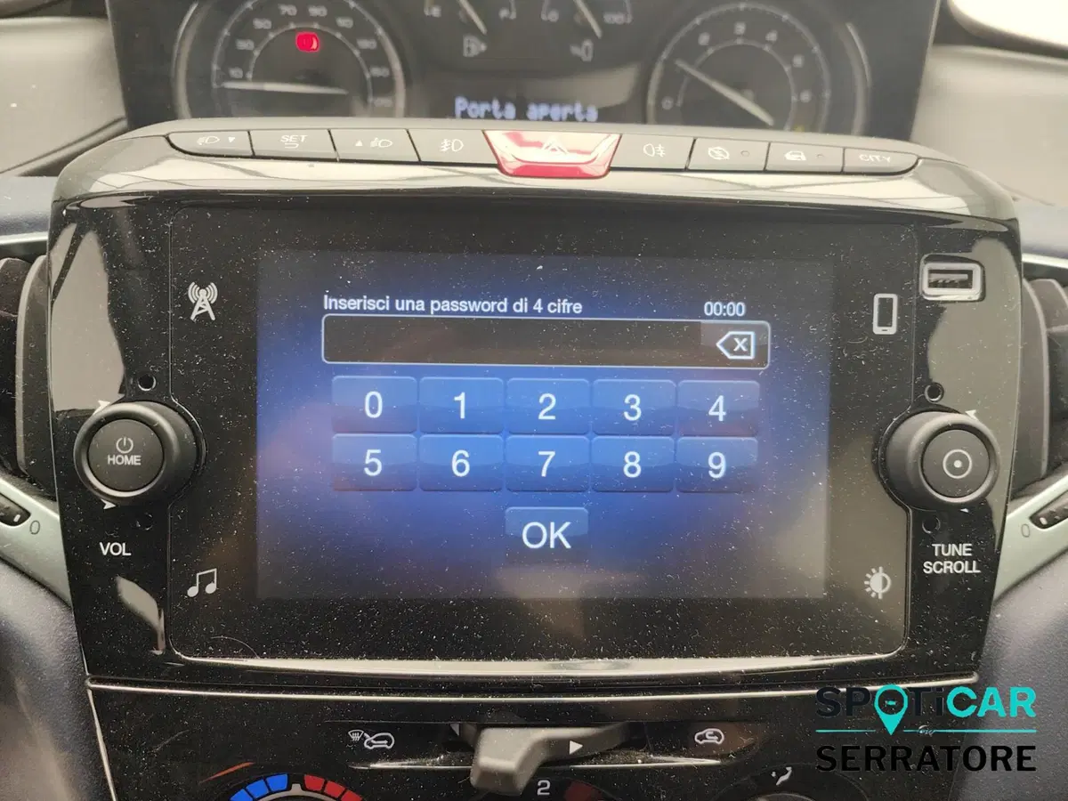Lancia Ypsilon usata a Como (10)