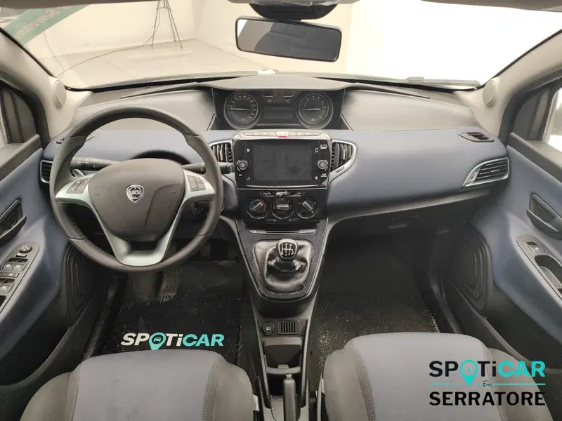 Lancia Ypsilon usata a Como (14)