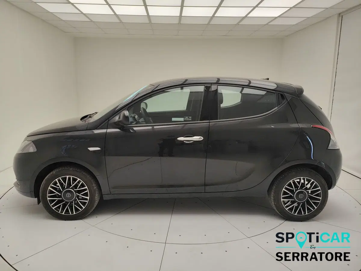 Lancia Ypsilon usata a Como (4)