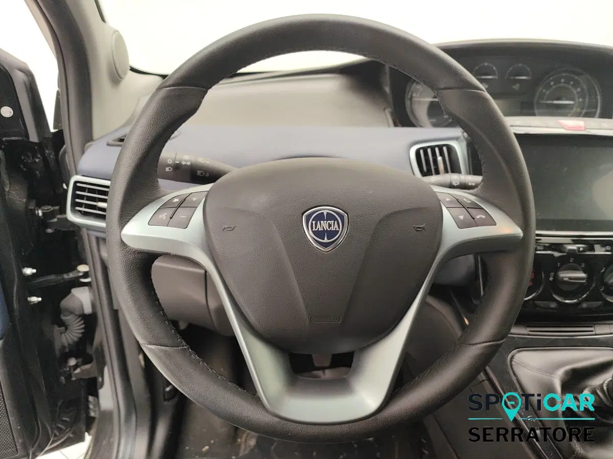 Lancia Ypsilon usata a Como (8)