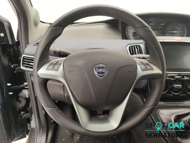 Lancia Ypsilon usata a Como (8)