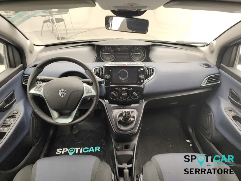 Lancia Ypsilon usata a Como (14)