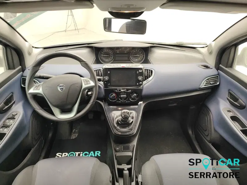 Lancia Ypsilon usata a Como (14)