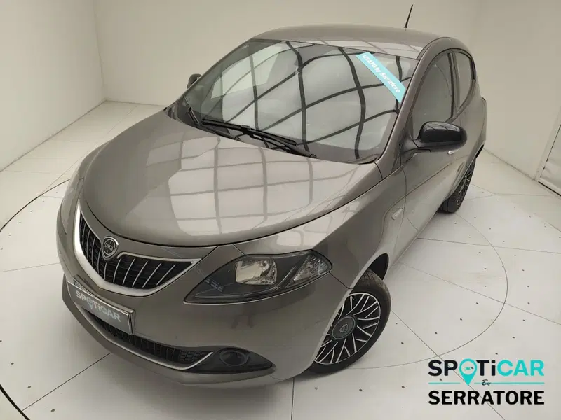 Lancia Ypsilon usata a Como (15)