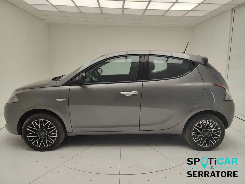 Lancia Ypsilon usata a Como (4)