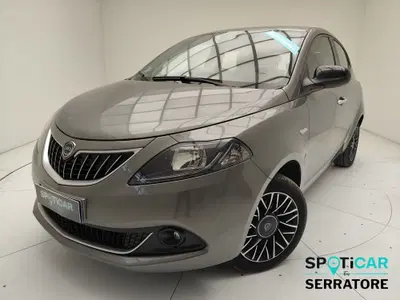 Lancia Ypsilon 1.0 FireFly 5 porte S&amp;S Hybrid Gold Plus del 2024 usata a Erba