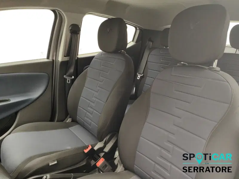 Lancia Ypsilon usata a Como (13)