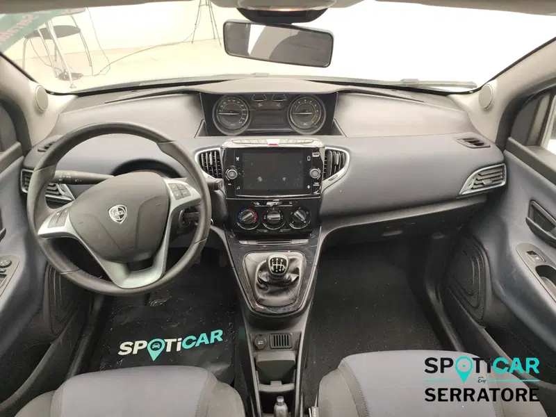 Lancia Ypsilon usata a Como (14)