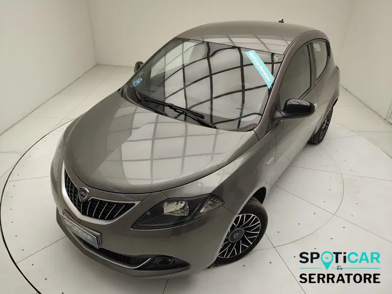 Lancia Ypsilon usata a Como (15)