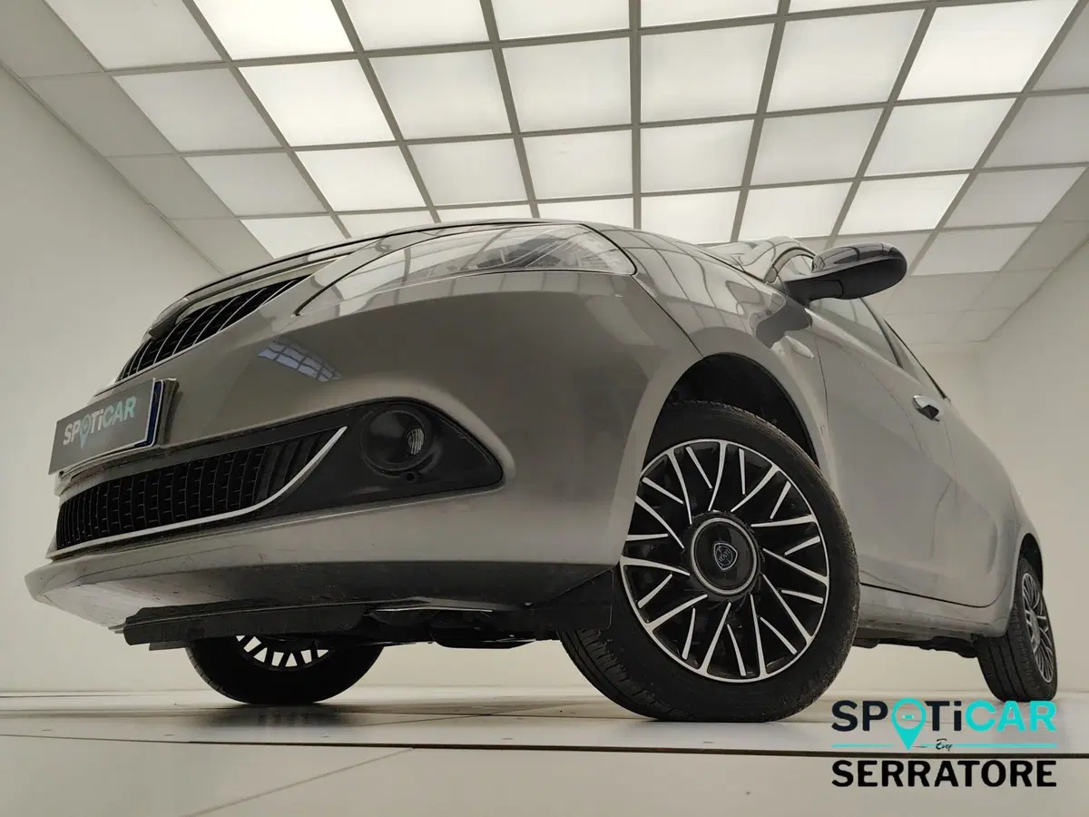 Lancia Ypsilon usata a Como (3)