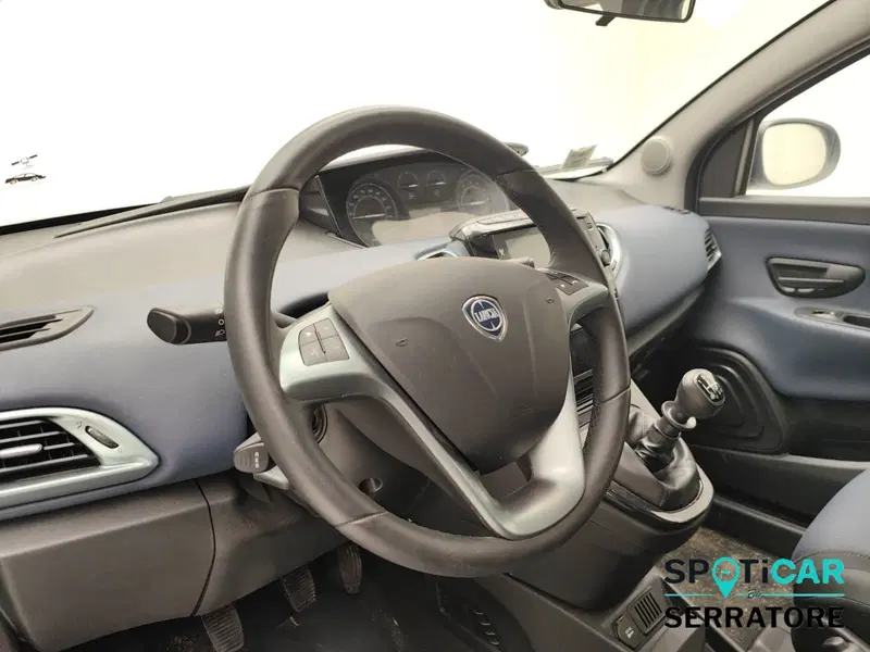 Lancia Ypsilon usata a Como (7)