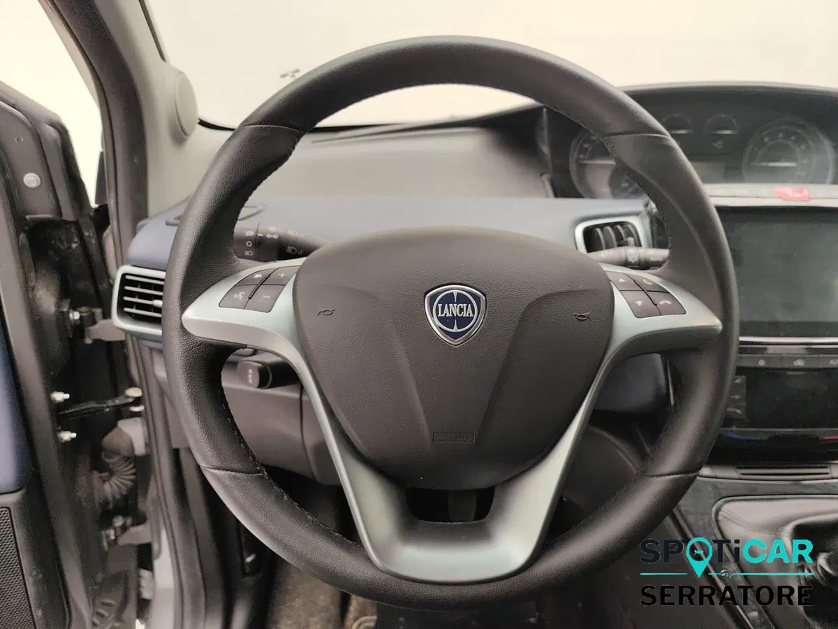 Lancia Ypsilon usata a Como (8)