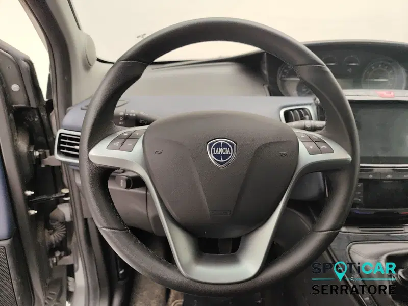 Lancia Ypsilon usata a Como (8)