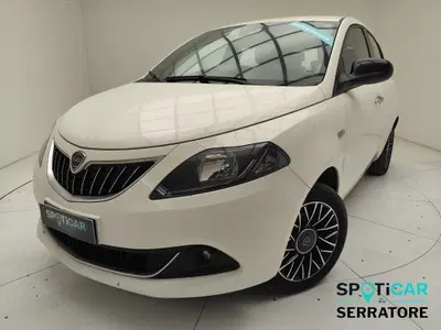 Lancia Ypsilon 1.0 FireFly 5 porte S&amp;S Hybrid Ecochic Silver del 2024 usata a Erba