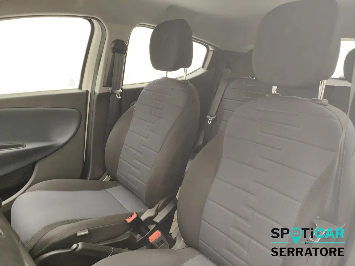 Lancia Ypsilon usata a Como (13)