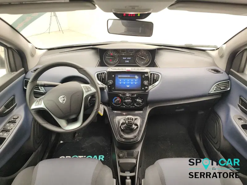 Lancia Ypsilon usata a Como (14)