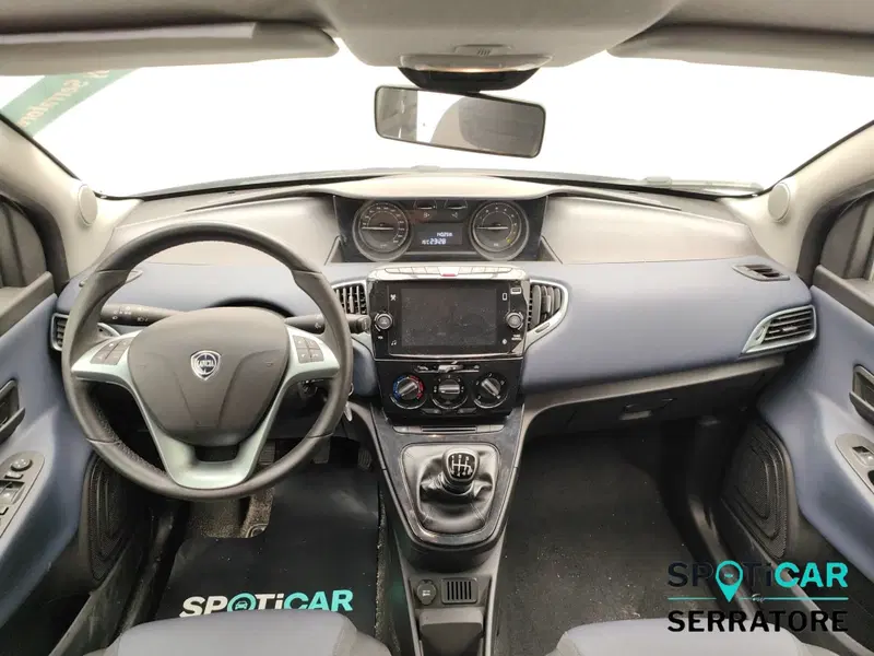 Lancia Ypsilon usata a Como (14)