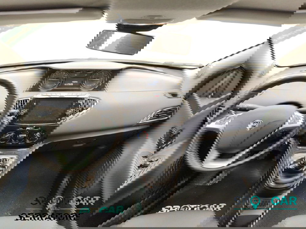 Lancia Ypsilon usata a Como (14)