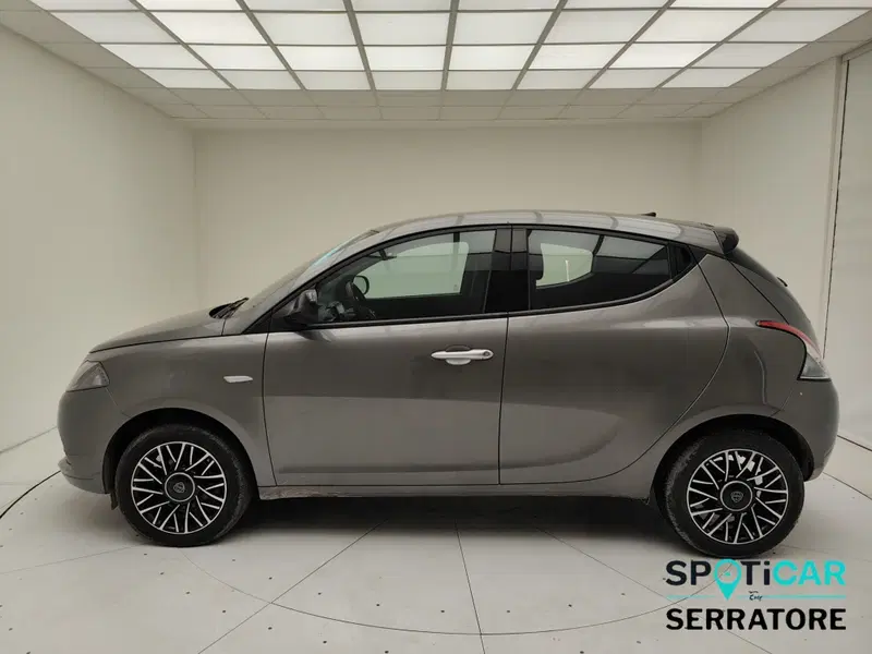 Lancia Ypsilon usata a Como (4)