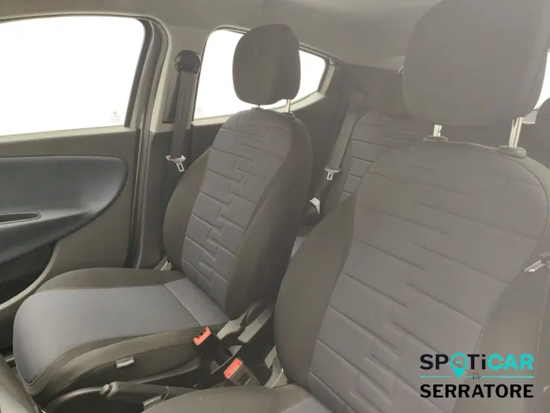 Lancia Ypsilon usata a Como (13)