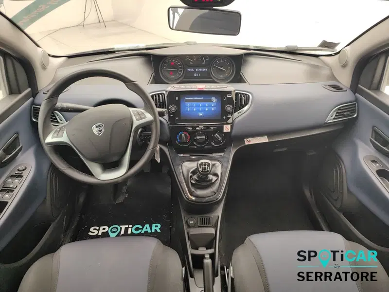 Lancia Ypsilon usata a Como (14)