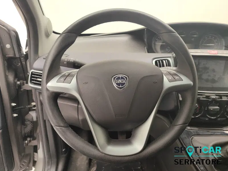 Lancia Ypsilon usata a Como (8)