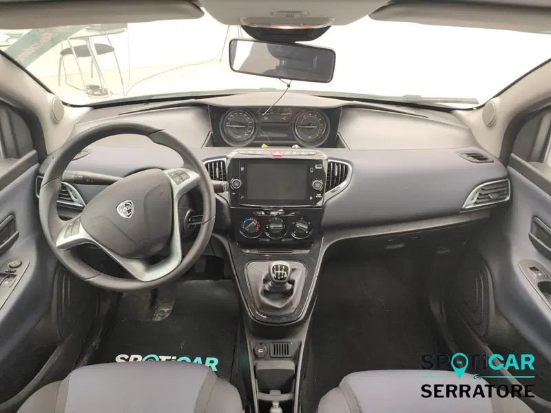 Lancia Ypsilon usata a Como (14)
