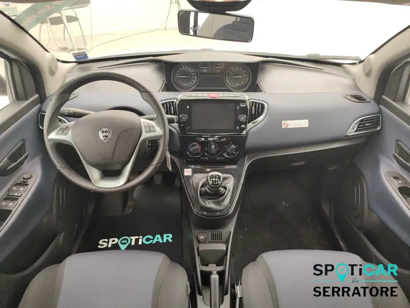 Lancia Ypsilon usata a Como (14)