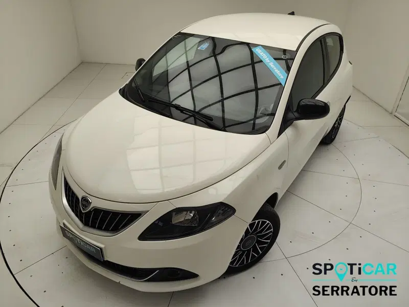Lancia Ypsilon usata a Como (15)