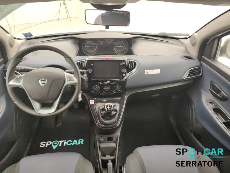 Lancia Ypsilon usata a Como (14)