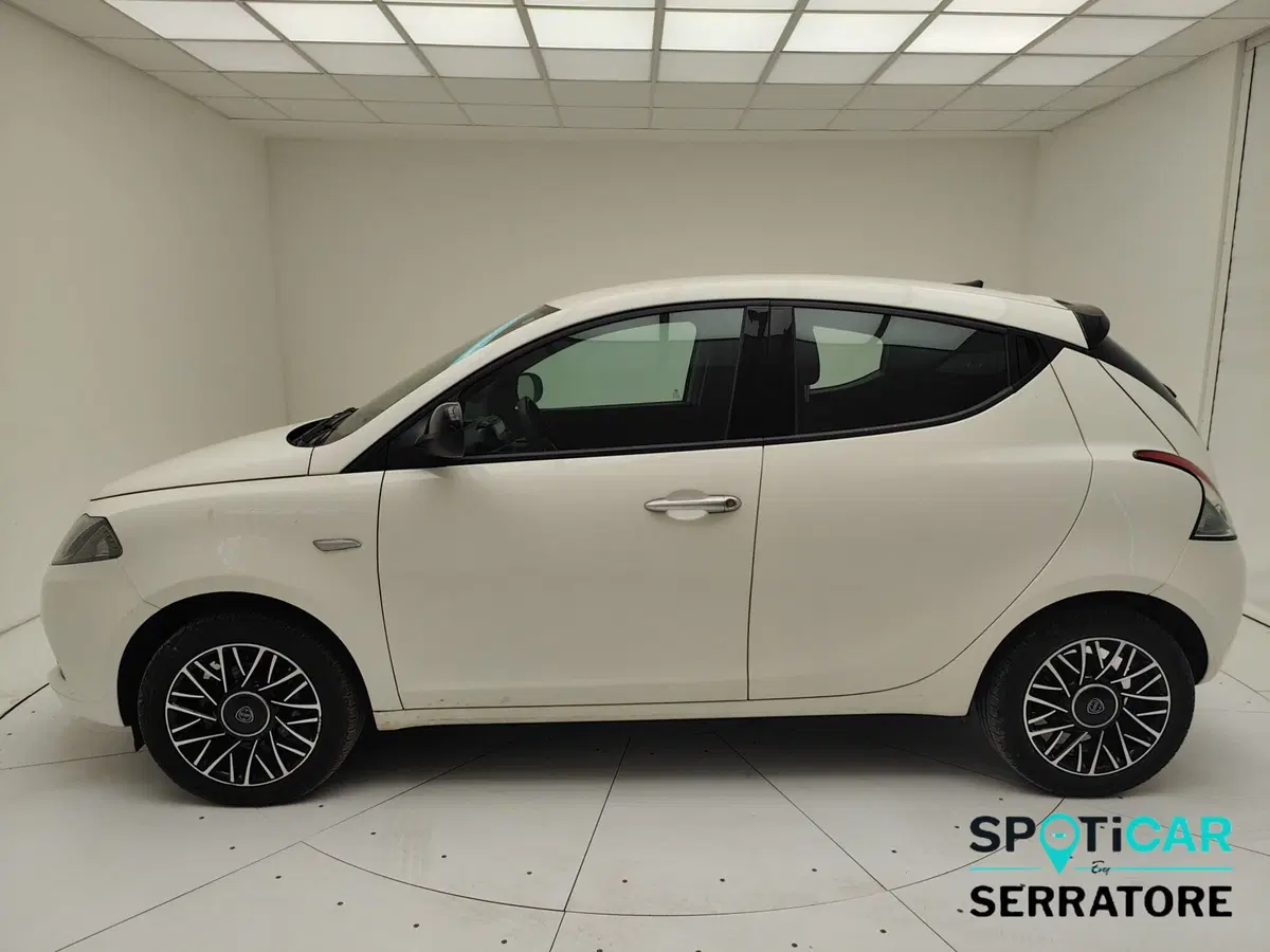 Lancia Ypsilon usata a Como (4)