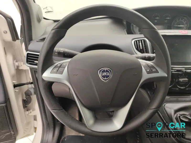 Lancia Ypsilon usata a Como (8)