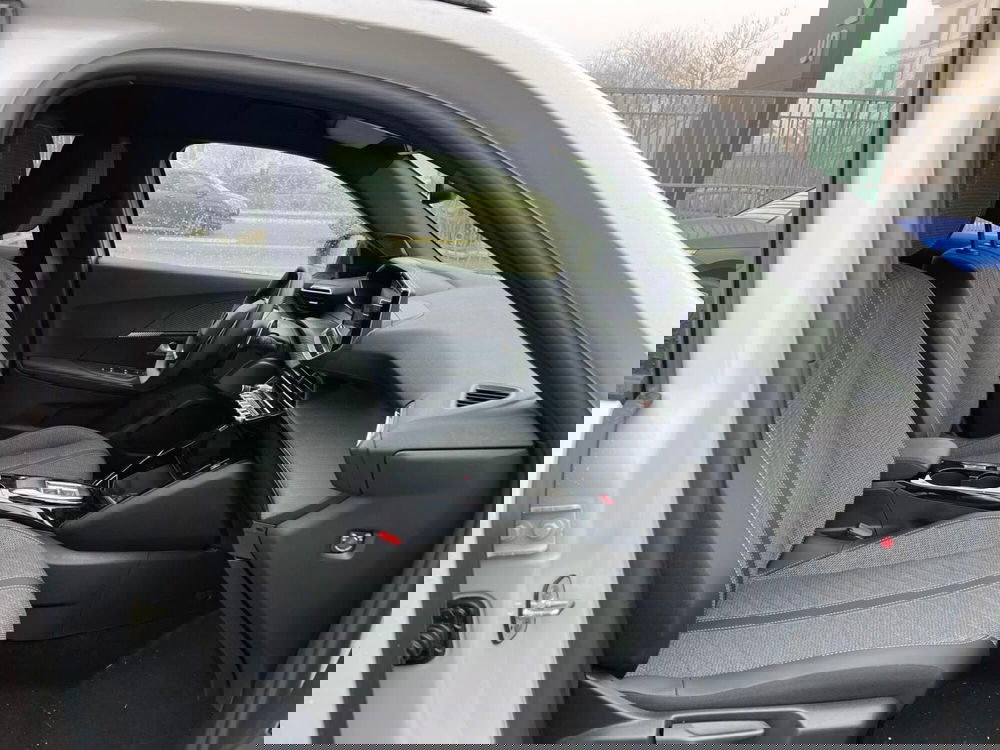 Peugeot 2008 nuova a Milano (14)