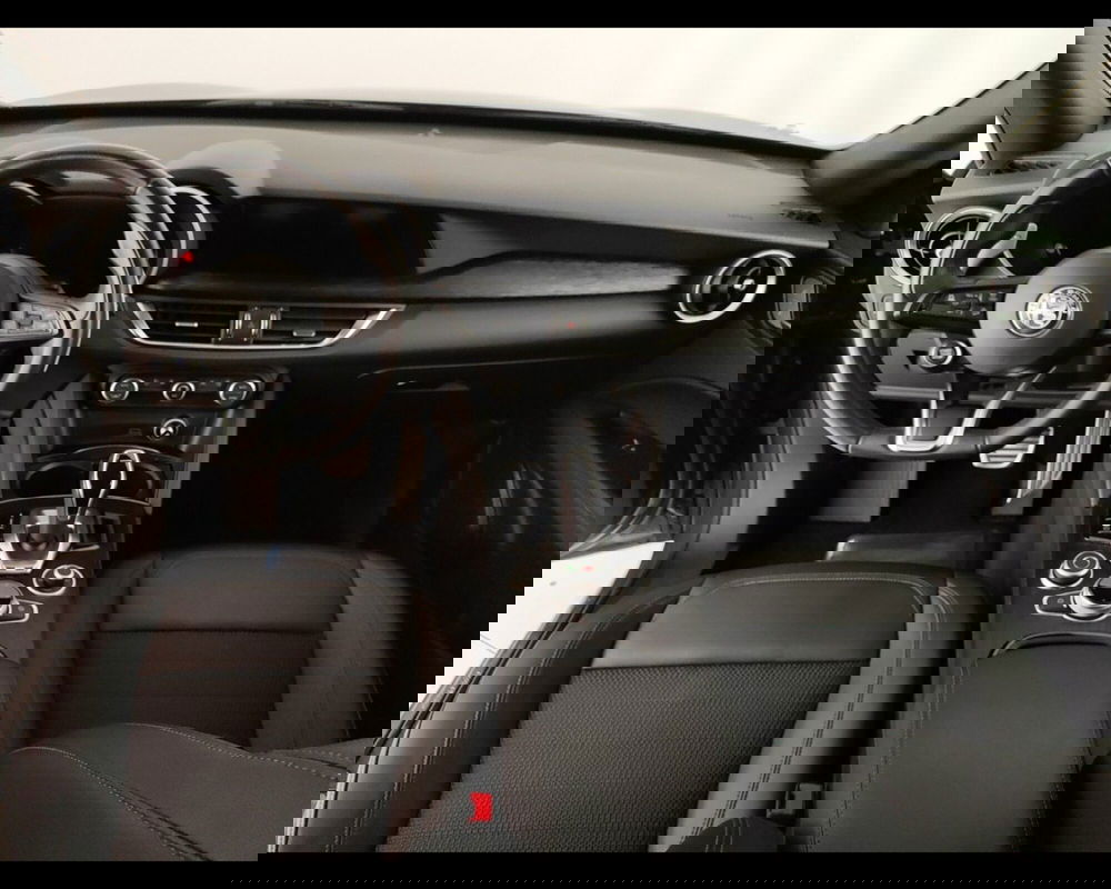 Alfa Romeo Stelvio usata a Caserta (15)