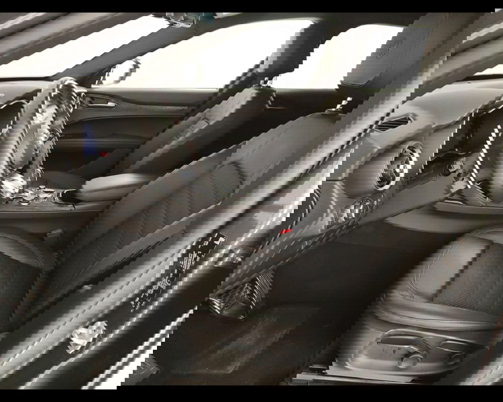 Alfa Romeo Stelvio usata a Caserta (16)