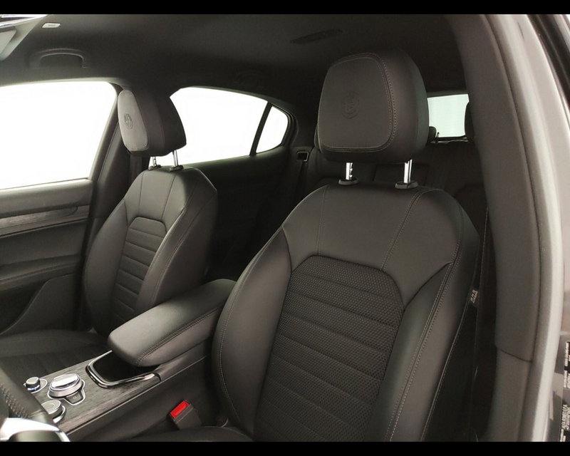 Alfa Romeo Stelvio usata a Caserta (17)