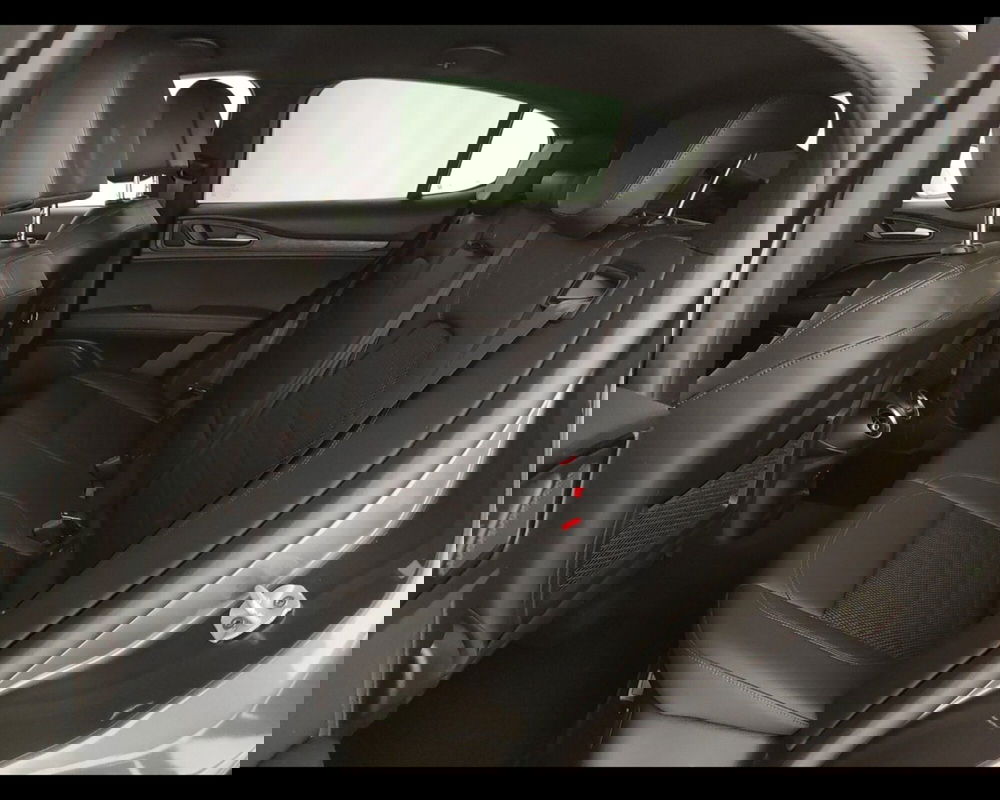 Alfa Romeo Stelvio usata a Caserta (18)