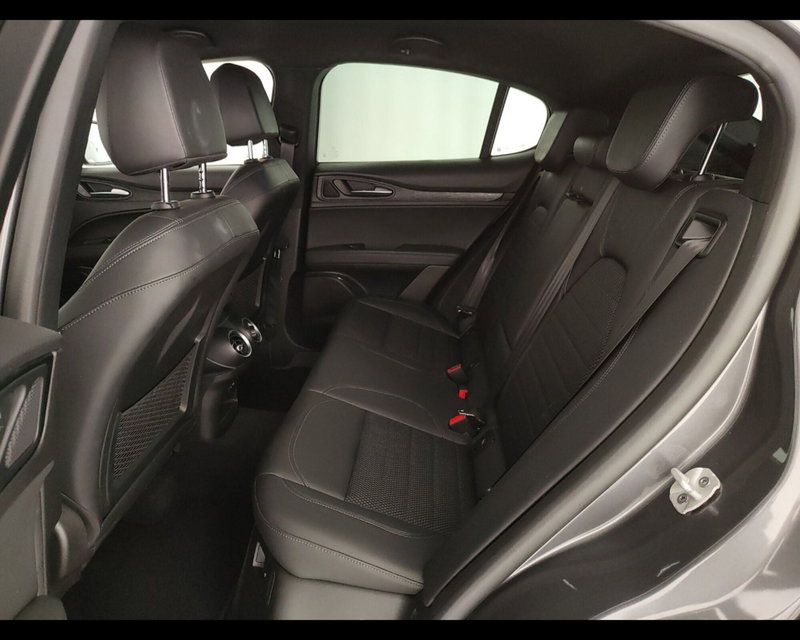 Alfa Romeo Stelvio usata a Caserta (18)