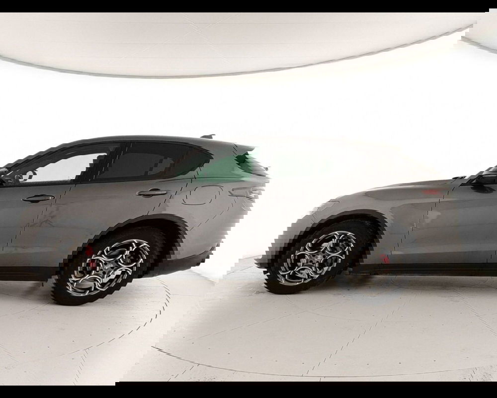 Alfa Romeo Stelvio usata a Caserta (4)